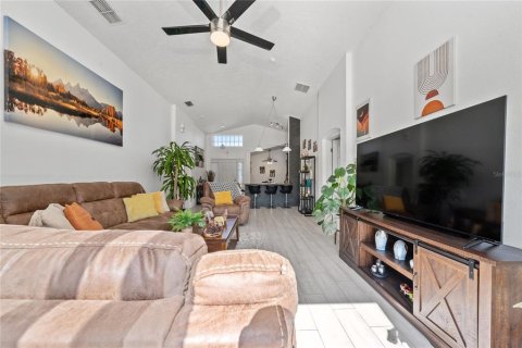 House in Kissimmee, Florida 3 bedrooms, 134.71 sq.m. № 2229090 - photo 10