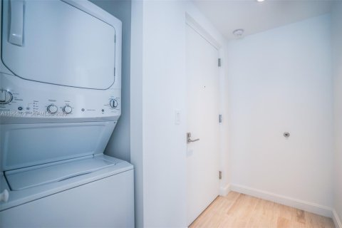 Condo in Miami, Florida, 2 bedrooms  № 2026143 - photo 20