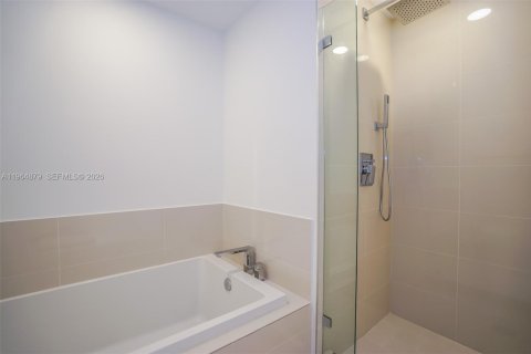 Condo in Miami, Florida, 2 bedrooms  № 2026143 - photo 12