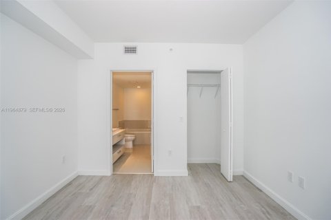 Condo in Miami, Florida, 2 bedrooms  № 2026143 - photo 10