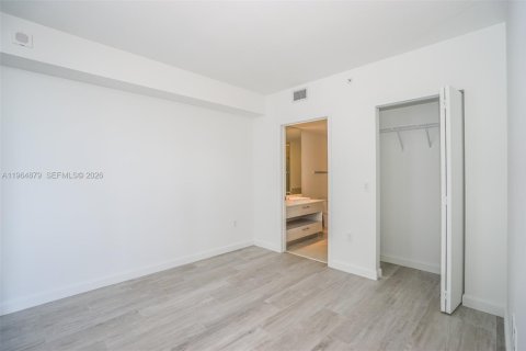 Condo in Miami, Florida, 2 bedrooms  № 2026143 - photo 9
