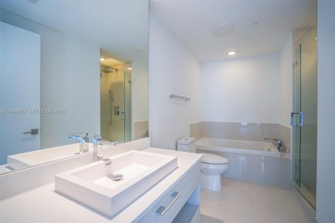 Condo in Miami, Florida, 2 bedrooms  № 2026143 - photo 11