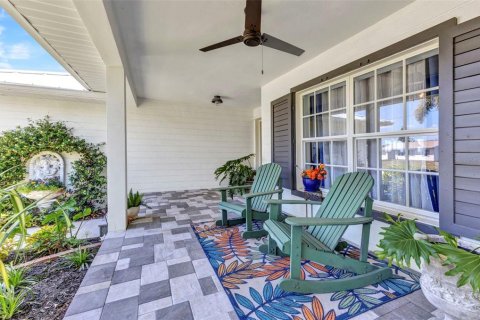 House in Port Charlotte, Florida 2 bedrooms, 187.2 sq.m. № 1608265 - photo 6