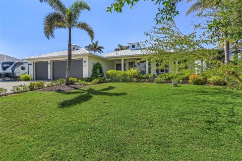 House in Port Charlotte, Florida 2 bedrooms, 187.2 sq.m. № 1608265 - photo 1