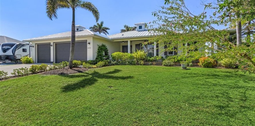 House in Port Charlotte, Florida 2 bedrooms, 187.2 sq.m. № 1608265