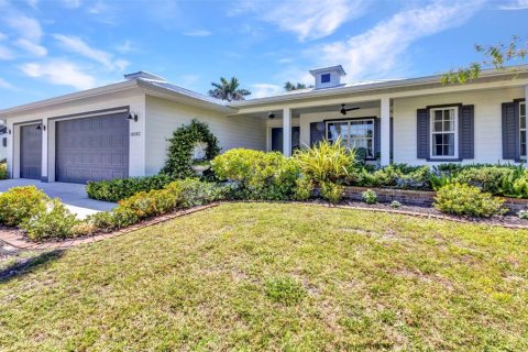 House in Port Charlotte, Florida 2 bedrooms, 187.2 sq.m. № 1608265 - photo 5
