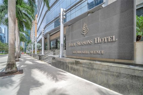 Condominio en alquiler en Miami, Florida, 2 dormitorios, 162.3 m2 № 2077035 - foto 2