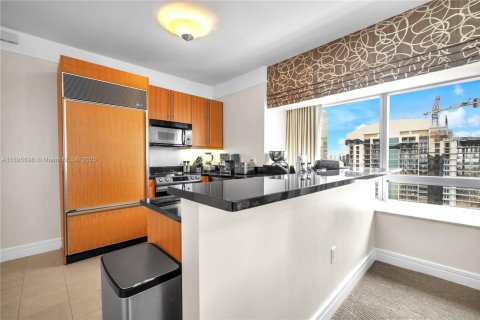Condominio en alquiler en Miami, Florida, 2 dormitorios, 162.3 m2 № 2077035 - foto 16
