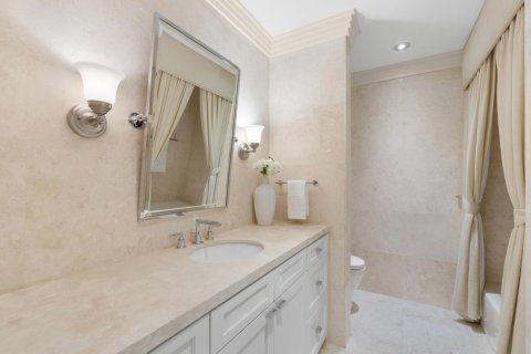 House in Palm Beach, Florida 4 bedrooms, 304.63 sq.m. № 2084005 - photo 11