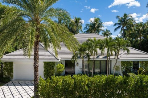 House in Palm Beach, Florida 4 bedrooms, 304.63 sq.m. № 2084005 - photo 18