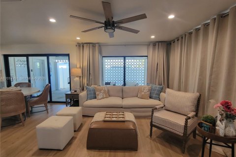 Casa en venta en Marathon, Florida, 2 dormitorios, 101.82 m2 № 2075433 - foto 2
