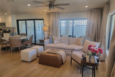 Casa en venta en Marathon, Florida, 2 dormitorios, 101.82 m2 № 2075433 - foto 3