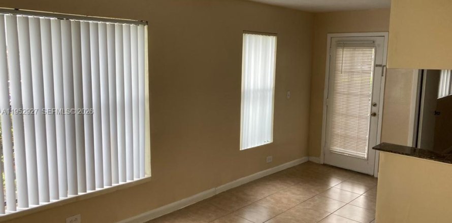 Condo in Sunrise, Florida, 2 bedrooms № 2054586