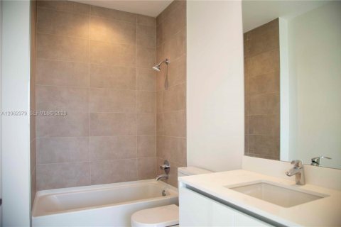 Condo in Miami, Florida, 4 bedrooms  № 2254143 - photo 8