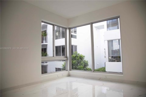 Condo in Miami, Florida, 4 bedrooms  № 2254143 - photo 9