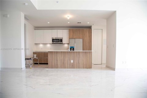 Condo in Miami, Florida, 4 bedrooms  № 2254143 - photo 2