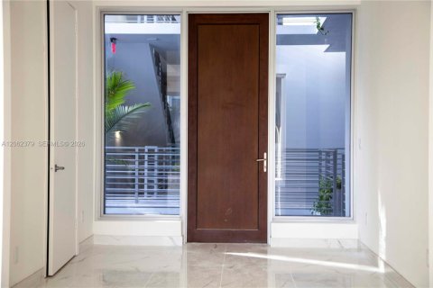 Condo in Miami, Florida, 4 bedrooms  № 2254143 - photo 4