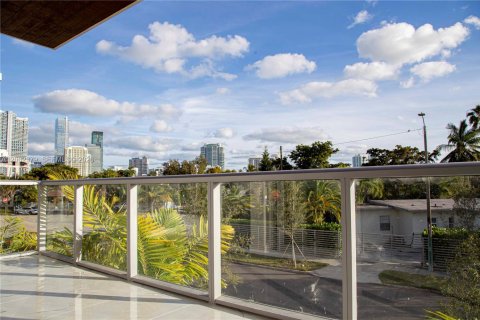 Condo in Miami, Florida, 4 bedrooms  № 2254143