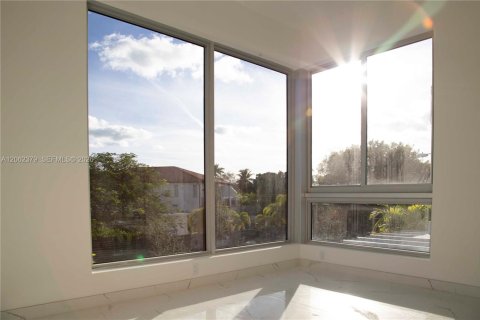 Condo in Miami, Florida, 4 bedrooms  № 2254143 - photo 6