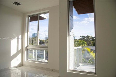 Condo in Miami, Florida, 4 bedrooms  № 2254143 - photo 7