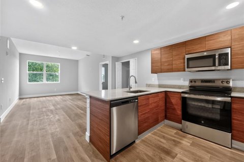 Condo in Orlando, Florida, 3 bedrooms № 2207802 - photo 5