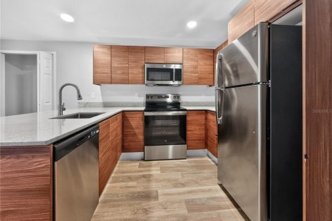 Condo in Orlando, Florida, 3 bedrooms № 2207802 - photo 6