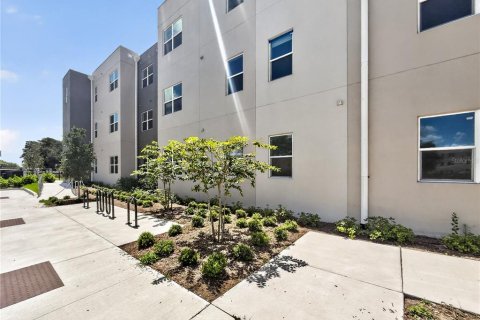 Condo in Orlando, Florida, 3 bedrooms № 2207802 - photo 2
