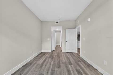 Condo in Orlando, Florida, 3 bedrooms № 2207802 - photo 16