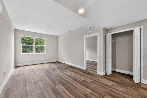 Condo in Orlando, Florida, 3 bedrooms № 2207802 - photo 8
