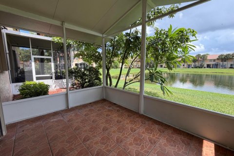 Townhouse in Royal Palm Beach, Florida 3 bedrooms, 146.69 sq.m. № 2084132 - photo 13