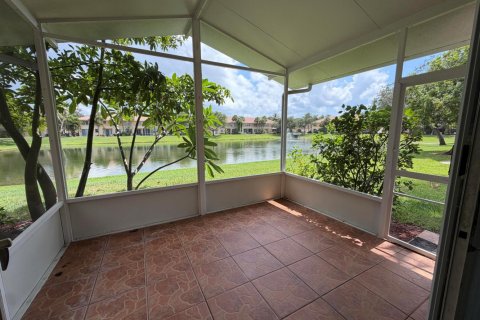 Townhouse in Royal Palm Beach, Florida 3 bedrooms, 146.69 sq.m. № 2084132 - photo 14