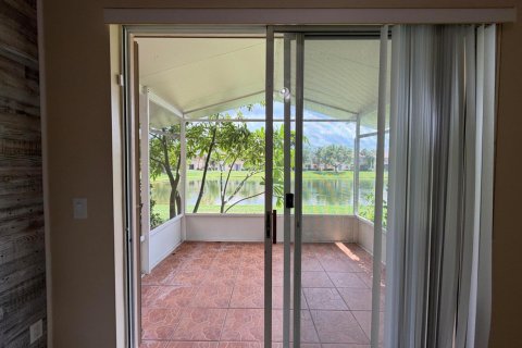 Townhouse in Royal Palm Beach, Florida 3 bedrooms, 146.69 sq.m. № 2084132 - photo 11