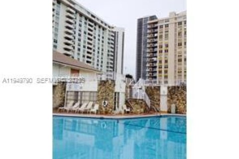 Купить кондоминиум в Халландейл-Бич, Флорида 2 спальни, 102.19м2, № 2005549 - фото 3