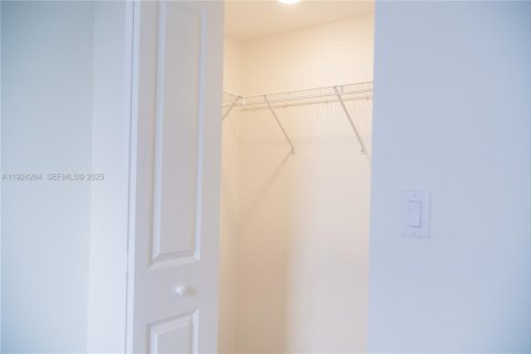 Townhouse in Miami, Florida 3 bedrooms № 1983640 - photo 26