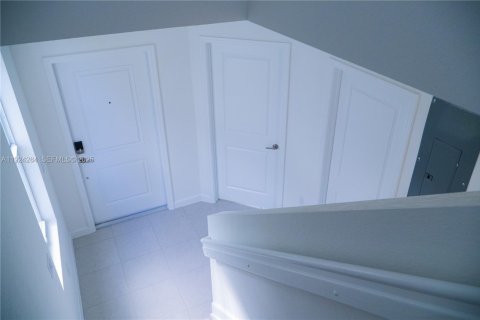 Townhouse in Miami, Florida 3 bedrooms № 1983640 - photo 18