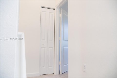 Townhouse in Miami, Florida 3 bedrooms № 1983640 - photo 30