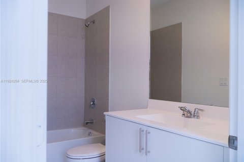 Townhouse in Miami, Florida 3 bedrooms № 1983640 - photo 19