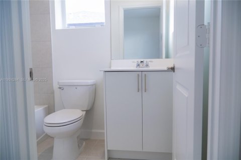 Townhouse in Miami, Florida 3 bedrooms № 1983640 - photo 22