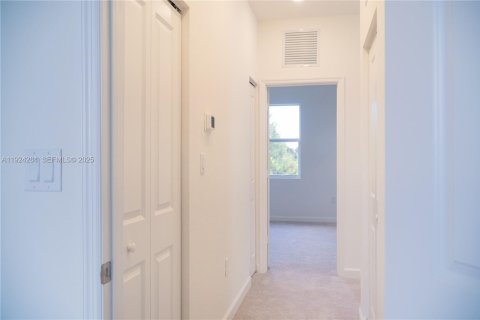 Townhouse in Miami, Florida 3 bedrooms № 1983640 - photo 27