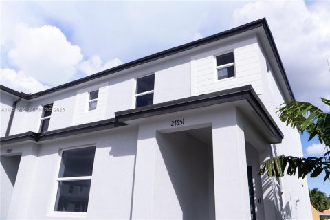 Townhouse in Miami, Florida 3 bedrooms № 1983640 - photo 4