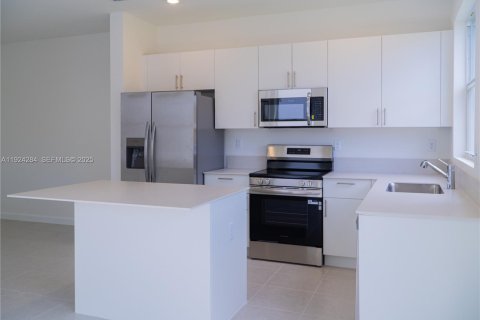 Townhouse in Miami, Florida 3 bedrooms № 1983640 - photo 5