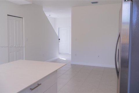 Townhouse in Miami, Florida 3 bedrooms № 1983640 - photo 9