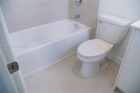 Townhouse in Miami, Florida 3 bedrooms № 1983640 - photo 21