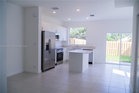 Townhouse in Miami, Florida 3 bedrooms № 1983640 - photo 6