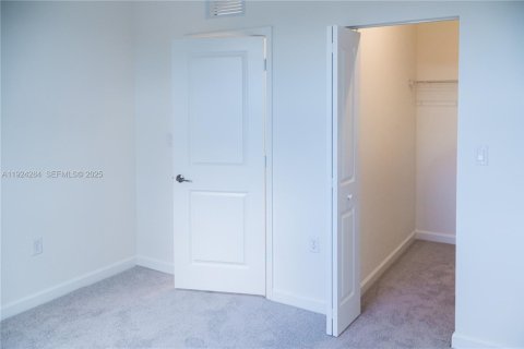 Townhouse in Miami, Florida 3 bedrooms № 1983640 - photo 29