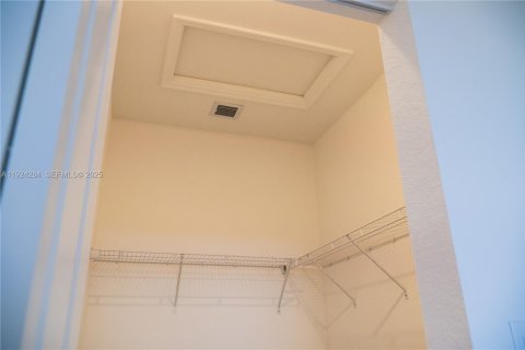 Townhouse in Miami, Florida 3 bedrooms № 1983640 - photo 16