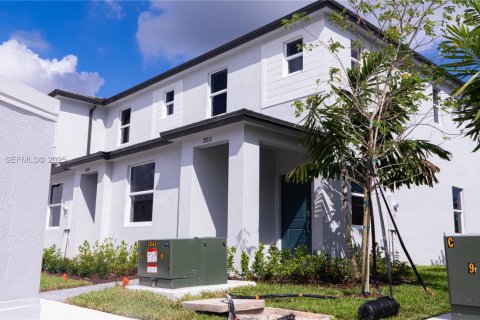 Townhouse in Miami, Florida 3 bedrooms № 1983640