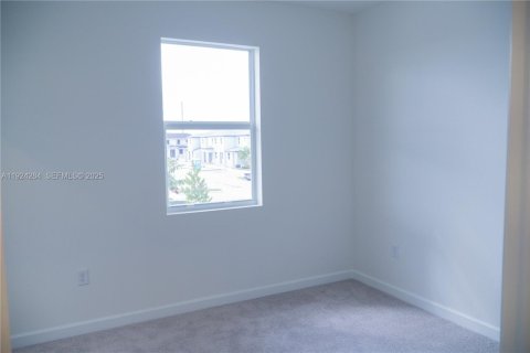 Townhouse in Miami, Florida 3 bedrooms № 1983640 - photo 12