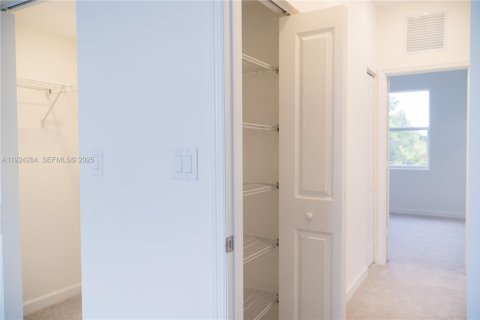 Townhouse in Miami, Florida 3 bedrooms № 1983640 - photo 28