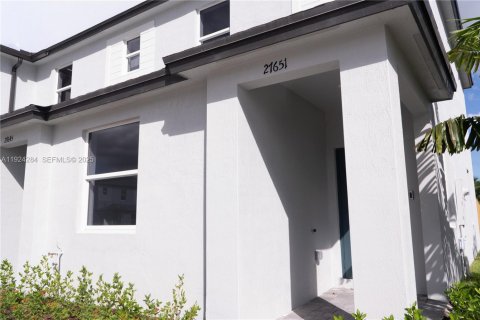 Townhouse in Miami, Florida 3 bedrooms № 1983640 - photo 3